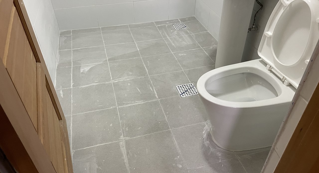 화장실 방수 시공 완료 — 시공 후